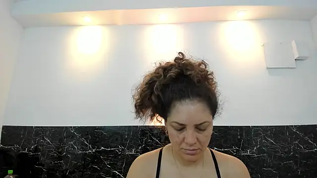 Juliabadlee online show from 6, 3, 2025