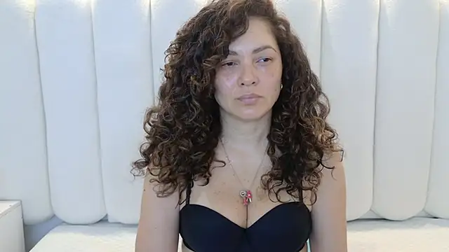 Juliabadlee online show from 2, 12, 2025