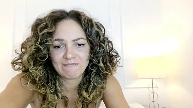 Juliabadlee online show from 13, 7, 2026
