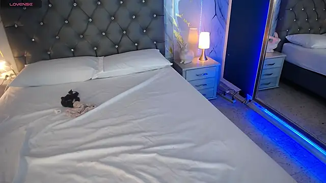 Julieta De Los Angeles online show from 21, 1, 2025