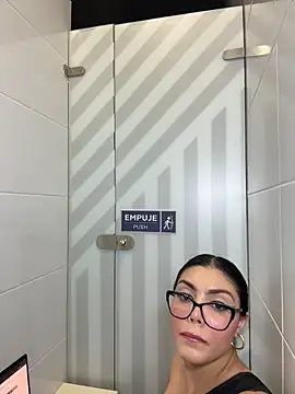 Snapshot of zui_lu chatting on 3, 11, 2025 zui lu online show from 3, 11, 2025