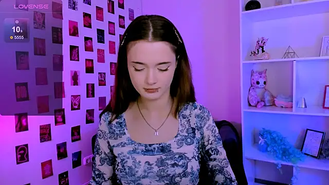 liana kisses online show from 24, 6, 2026