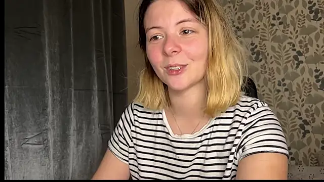 Snapshot of Nina_blain chatting on 6, 1, 2025 Nina blain online show from 6, 1, 2025