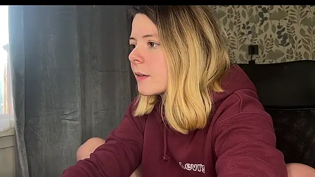 Snapshot of Nina_blain chatting on 3, 2, 2025 Nina blain online show from 3, 2, 2025