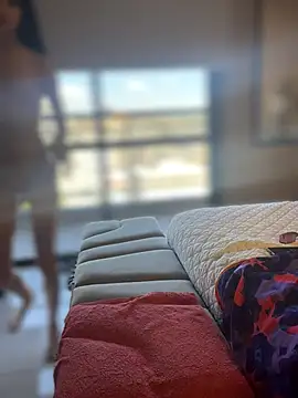 Valentcouple online show from 4, 10, 2025