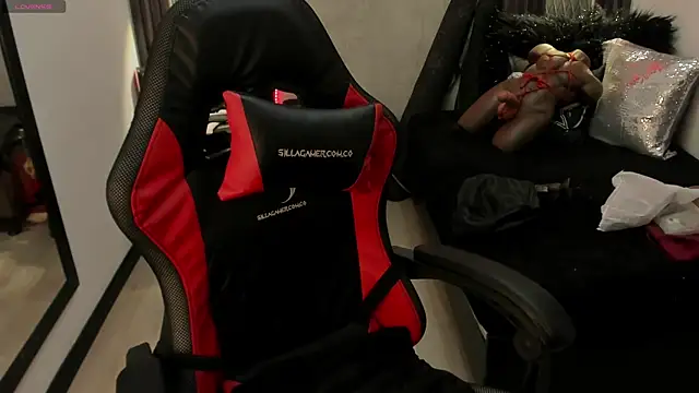 selene red  online show from 23, 1, 2025