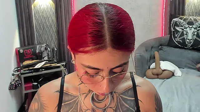 selene red  online show from 11, 2, 2025