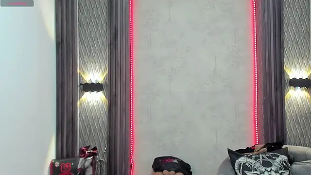 selene red  online show from 14, 2, 2025