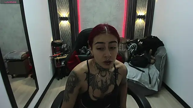 selene red  online show from 26, 2, 2025