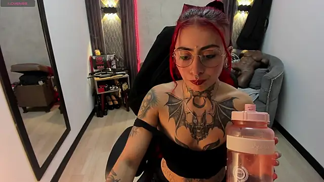 selene red  online show from 21, 3, 2025