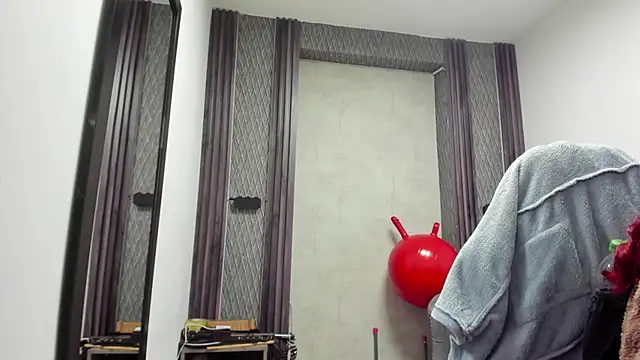 selene red  online show from 10, 3, 2026