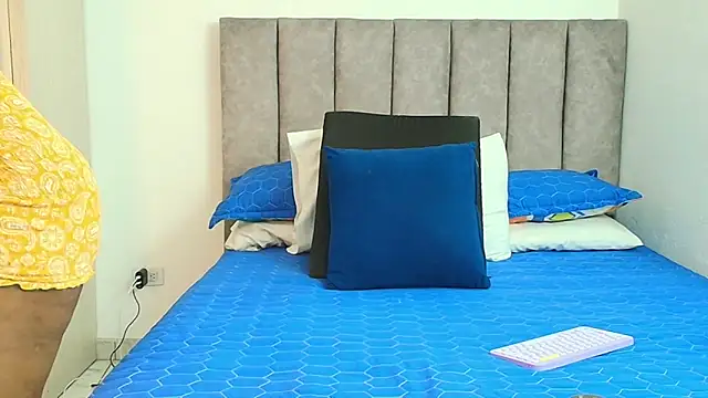 karina lewis  online show from 9, 9, 2025