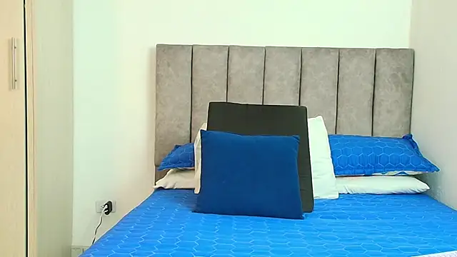 karina lewis  online show from 29, 9, 2025