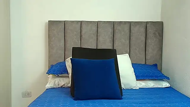 karina lewis  online show from 15, 11, 2025