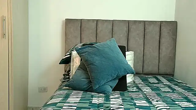 karina lewis  online show from 6, 3, 2026