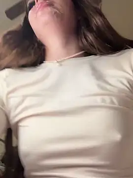 Snapshot of 18petitewhitegirl chatting on 20, 12, 2024 18petitewhitegirl online show from 20, 12, 2024