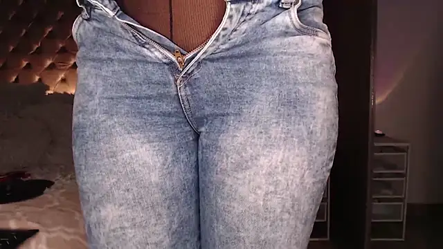 Roussmariehenao online show from 2, 11, 2025