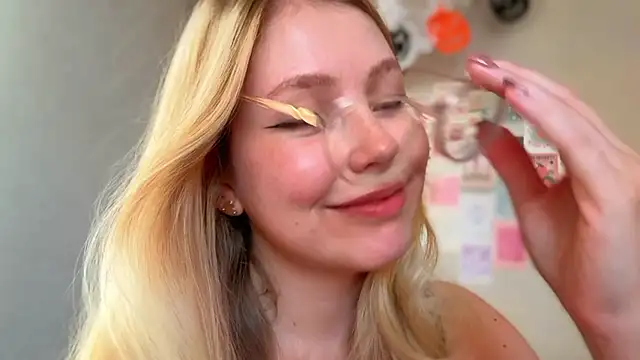 HoneyAudrey online show from 20, 10, 2025