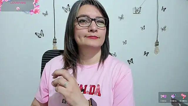 Amie Adams82  online show from 24, 9, 2025