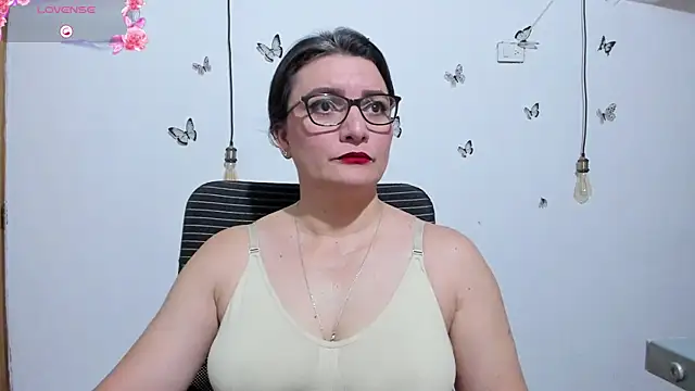 Amie Adams82  online show from 15, 6, 2026