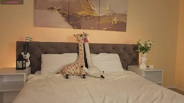 Ariella Sol online show from 9, 11, 2025