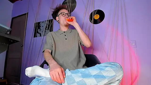 Snapshot of MrShaggy chatting on 10, 2, 2025 MrShaggy online show from 10, 2, 2025