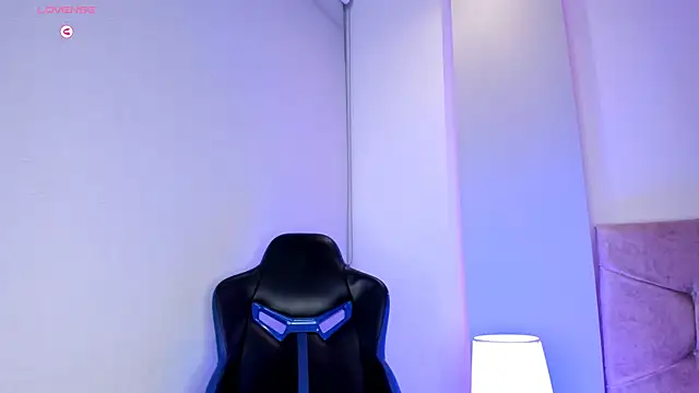 Snapshot of Cameliaa_Smiith chatting on 4, 2, 2025 Cameliaa Smiith online show from 4, 2, 2025