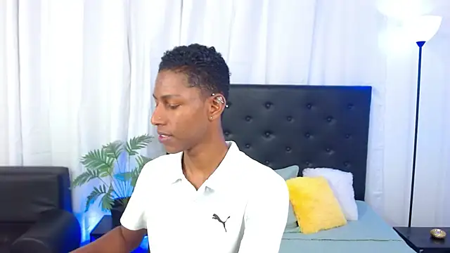 Snapshot of maiki18_ chatting on 8, 11, 2025 maiki18 online show from 8, 11, 2025