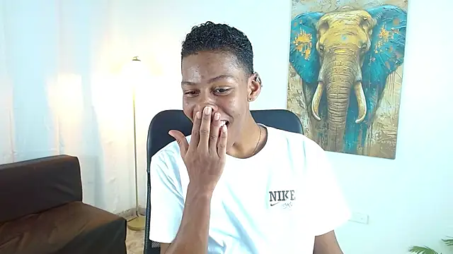 Snapshot of maiki18_ chatting on 2, 12, 2025 maiki18 online show from 2, 12, 2025