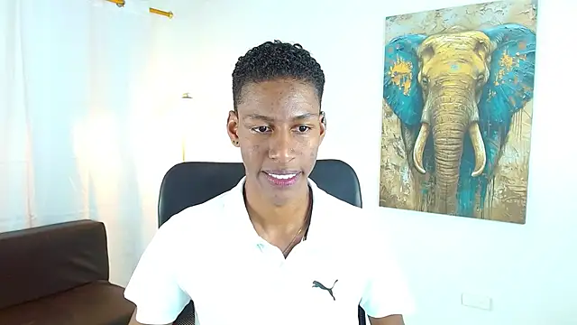 Snapshot of maiki18_ chatting on 4, 12, 2025 maiki18 online show from 4, 12, 2025