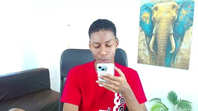 Snapshot of maiki18_ chatting on 17, 12, 2025 maiki18 online show from 17, 12, 2025