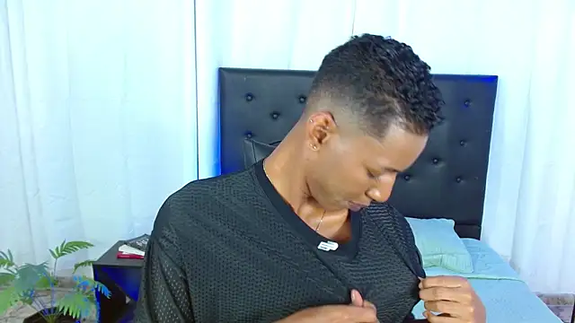 Snapshot of maiki18_ chatting on 5, 3, 2026 maiki18 online show from 5, 3, 2026