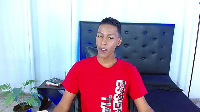 Snapshot of maiki18_ chatting on 7, 3, 2026 maiki18 online show from 7, 3, 2026