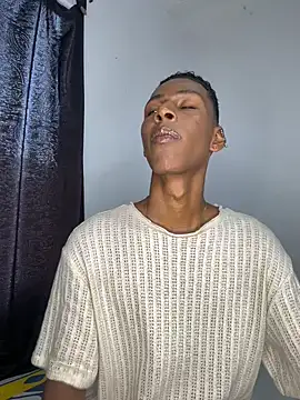 Snapshot of maiki18_ chatting on 1, 4, 2026 maiki18 online show from 1, 4, 2026