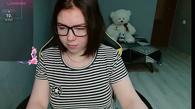 Snapshot of Emily_Amorre chatting on 6, 10, 2025 Emily Amorre online show from 6, 10, 2025