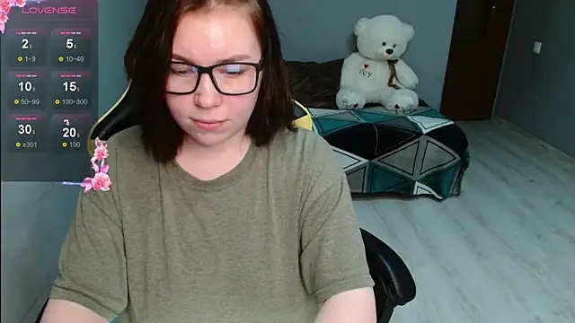 Snapshot of Emily_Amorre chatting on 4, 11, 2025 Emily Amorre online show from 4, 11, 2025