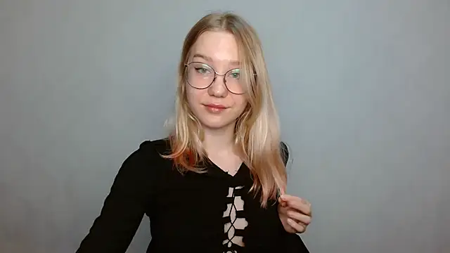 Snapshot of cindi_hot chatting on 6, 2, 2025 cindi hot online show from 6, 2, 2025