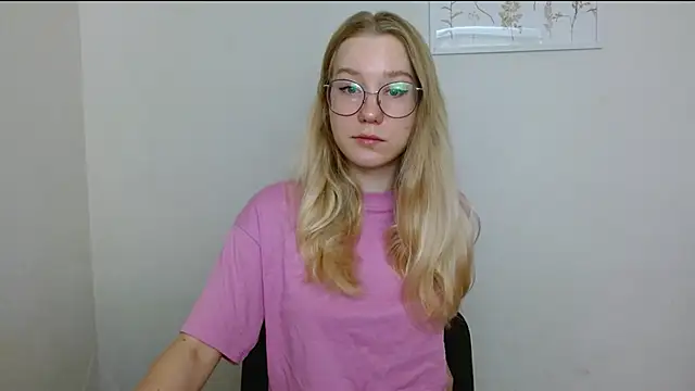 Snapshot of cindi_hot chatting on 16, 9, 2025 cindi hot online show from 16, 9, 2025