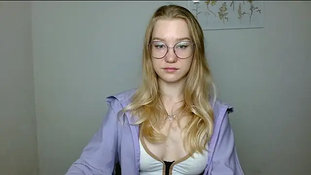 Snapshot of cindi_hot chatting on 8, 10, 2025 cindi hot online show from 8, 10, 2025