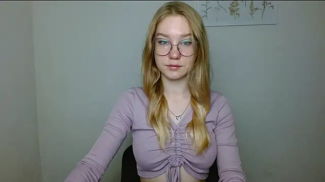 Snapshot of cindi_hot chatting on 9, 10, 2025 cindi hot online show from 9, 10, 2025