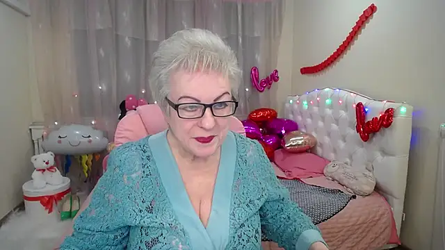 KayleSmoll online show from 4, 2, 2025