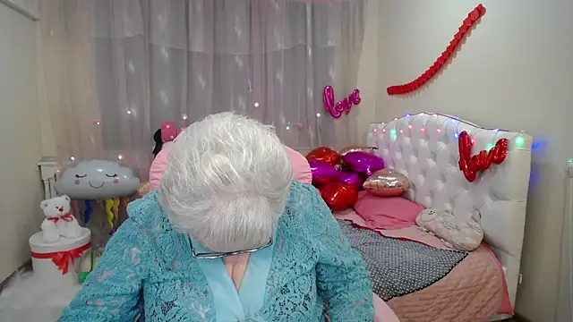 KayleSmoll online show from 5, 2, 2025