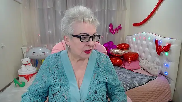 KayleSmoll online show from 8, 2, 2025