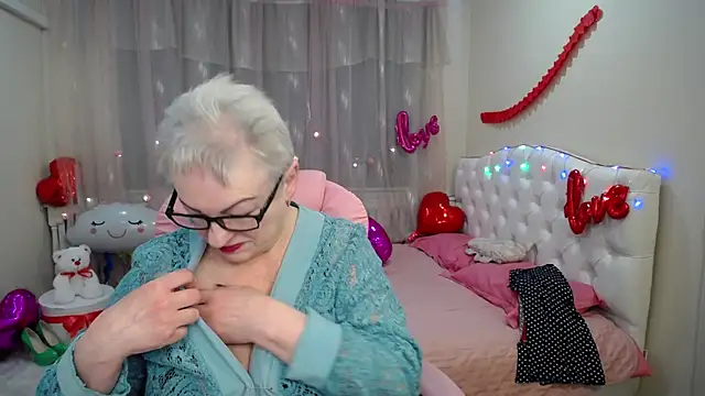 KayleSmoll online show from 11, 2, 2025