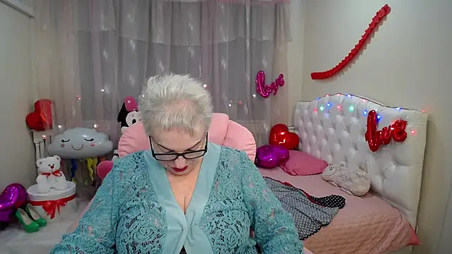 KayleSmoll online show from 13, 2, 2025