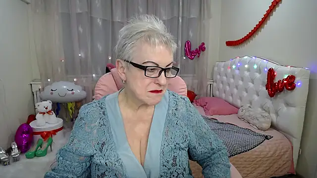 KayleSmoll online show from 20, 2, 2025