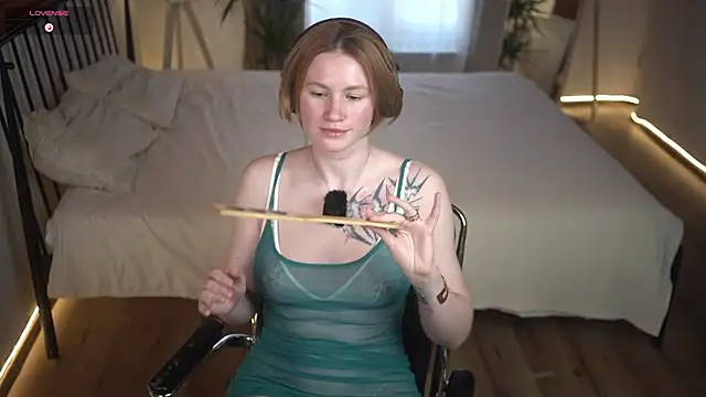 Snapshot of AkaneiroDemon chatting on 11, 2, 2025 AkaneiroDemon online show from 11, 2, 2025