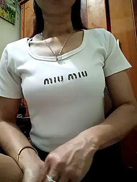 Snapshot of YunLem chatting on 6, 3, 2025 YunLem online show from 6, 3, 2025