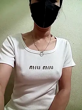 Snapshot of YunLem chatting on 6, 3, 2025 YunLem online show from 6, 3, 2025