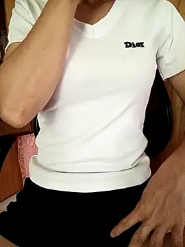 Snapshot of YunLem chatting on 5, 10, 2025 YunLem online show from 5, 10, 2025